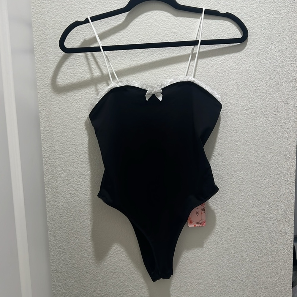 Bodysuit Black with white lace trim